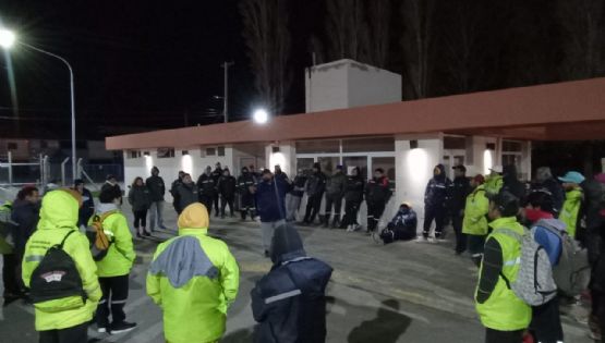 La municipalidad de Cipolletti estuvo tomada por sus trabajadores durante una hora