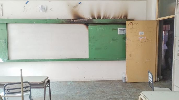 Educación asegura que alguien prendió unos papeles y provocó el principio de incendio en el CPEM 23