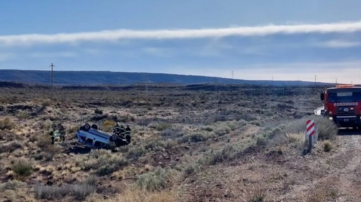 Dos jóvenes volcaron en Ruta 237: uno falleció y el otro está grave