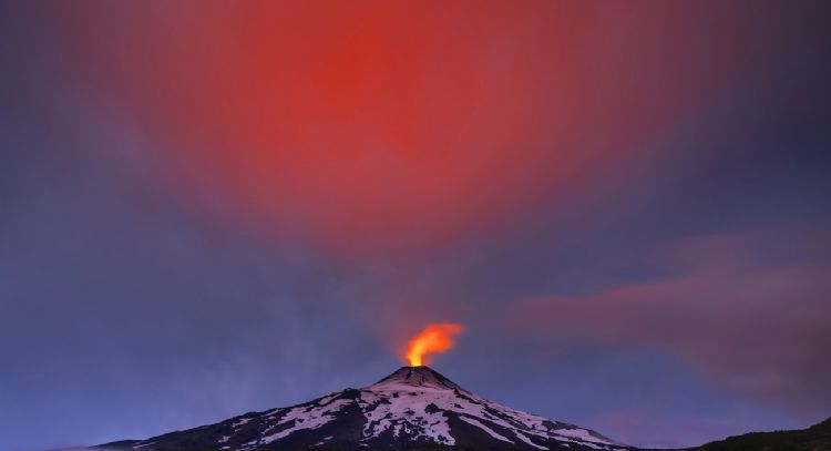 Incrementan el área de peligro del volcán Villarrica, aunque sigue en alerta técnico amarillo
