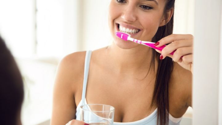 Con pocos ingredientes, cómo desinfectar tu cepillo de dientes antes de usarlo