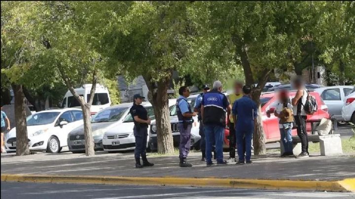 Operativos municipales en Neuquén para liberar la ciudad de la presencia de limpiavidrios